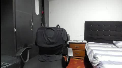 ryan_xc1 online show from August 2, 2:21 am