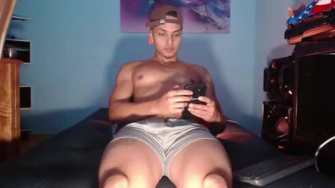 Snapshot of ryangreys01 chatting on February 6, 3:26 pm Ryan online show from February 6, 3:26 pm