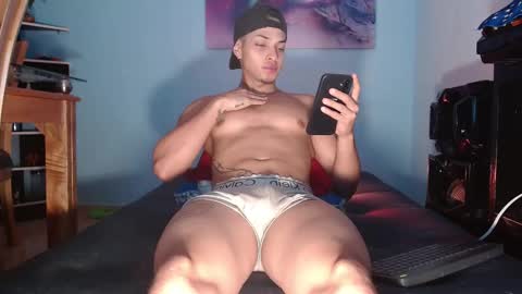 Snapshot of ryangreys01 chatting on February 10, 12:31 pm Ryan online show from February 10, 12:31 pm