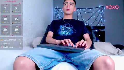 Snapshot of ryannhill_ chatting on February 16, 5:59 am Ryannhill online show from February 16, 5:59 am