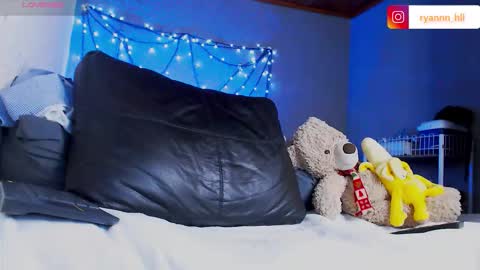 Snapshot of ryannhill_ chatting on October 24, 8:00 am Ryannhill online show from October 24, 8:00 am