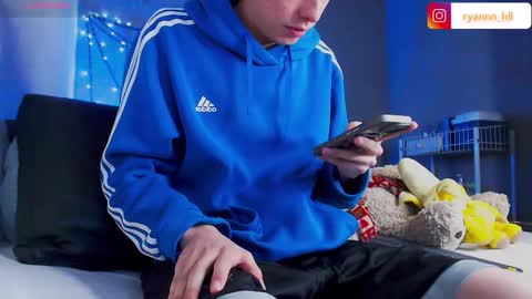 Snapshot of ryannhill_ chatting on December 2, 9:58 am Ryannhill online show from December 2, 9:58 am