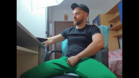 Snapshot of ryanstone_ chatting on November 10, 3:38 am Ryanstone online show from November 10, 3:38 am