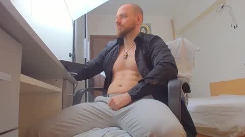 Ryanstone  online show from April 4, 4:55 am