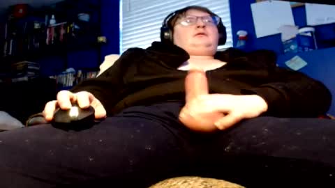 Snapshot of ryguy323 chatting on December 14, 8:24 pm Dennis online show from December 14, 8:24 pm