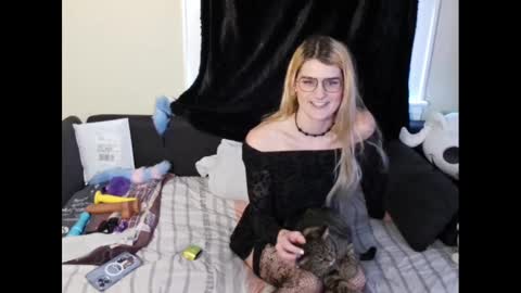 Ryn Michele online show from December 12, 5:26 pm