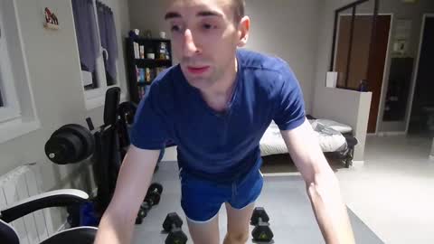 Snapshot of ryukukamifr chatting on January 10, 7:32 pm Ryuk FR online show from January 10, 7:32 pm