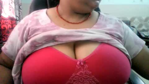 Snapshot of s03286 chatting on May 21, 6:53 am HotLovers online show from May 21, 6:53 am