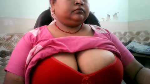Snapshot of s03286 chatting on July 19, 5:55 am HotLovers online show from July 19, 5:55 am