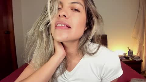 Snapshot of s_u_n_r_i_s_e_e chatting on January 30, 1:44 am Leslie Beltrn online show from January 30, 1:44 am