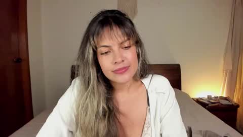 Snapshot of s_u_n_r_i_s_e_e chatting on February 19, 2:33 am Leslie Beltrn online show from February 19, 2:33 am