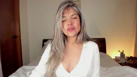 Snapshot of s_u_n_r_i_s_e_e chatting on September 25, 3:21 am Leslie Beltrn online show from September 25, 3:21 am