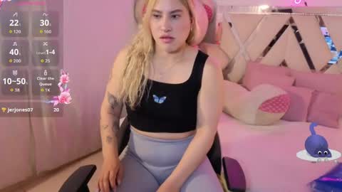 Snapshot of saaya_tay chatting on June 8, 3:07 am saaya_tay online show from June 8, 3:07 am