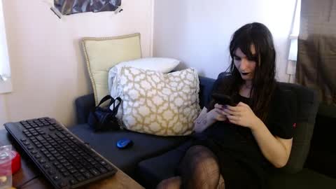 sabinewinters online show from April 10, 6:45 pm