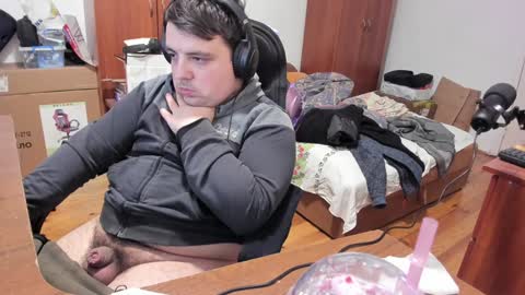 1141323  my Lord Mister Max   moms treasure online show from December 29, 5:53 am