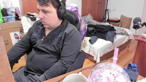 1141323  my Lord Mister Max   moms treasure online show from January 4, 6:41 am