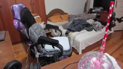 1141323  my Lord Mister Max   moms treasure online show from January 12, 6:39 am