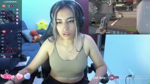 Snapshot of sabrina_chester_02 chatting on December 3, 1:08 am Angie online show from December 3, 1:08 am