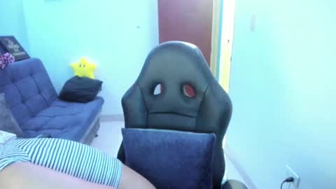 Snapshot of sabrina_chester_02 chatting on December 6, 12:45 am Angie online show from December 6, 12:45 am