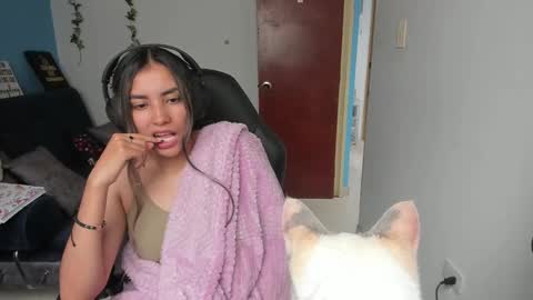 Snapshot of sabrina_chester_02 chatting on February 21, 4:26 pm Angie online show from February 21, 4:26 pm