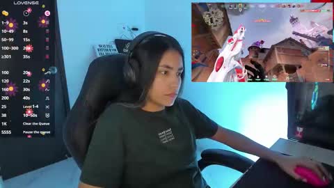 Snapshot of sabrina_chester_02 chatting on October 28, 12:47 am Angie online show from October 28, 12:47 am