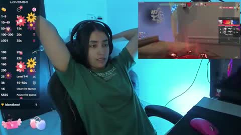 Snapshot of sabrina_chester_02 chatting on October 29, 1:52 am Angie online show from October 29, 1:52 am