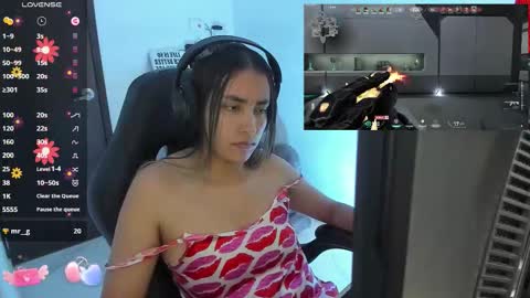 Snapshot of sabrina_chester_02 chatting on October 31, 7:26 pm Angie online show from October 31, 7:26 pm