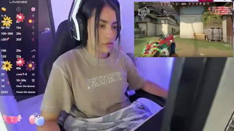 Snapshot of sabrina_chester_02 chatting on November 22, 6:40 pm Angie online show from November 22, 6:40 pm