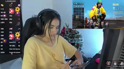 Snapshot of sabrina_chester_02 chatting on December 15, 5:17 pm Angie online show from December 15, 5:17 pm