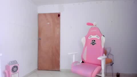 Snapshot of sabrina_geek chatting on February 26, 11:48 pm sabrina_geek online show from February 26, 11:48 pm