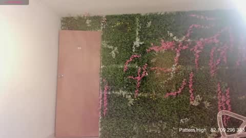 Snapshot of sabrina_geek chatting on October 25, 2:08 am sabrina_geek online show from October 25, 2:08 am