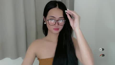 Snapshot of sabrina_inviting chatting on December 26, 9:22 am Sabrina online show from December 26, 9:22 am