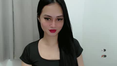 Snapshot of sabrina_inviting chatting on February 13, 10:43 pm Sabrina online show from February 13, 10:43 pm
