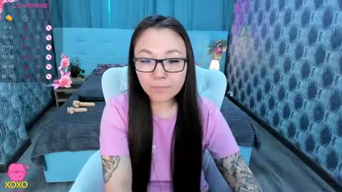 Snapshot of sabrina_sven chatting on March 1, 6:57 am GMT7TueWedThuFriSatSun 0100am-0700am online show from March 1, 6:57 am