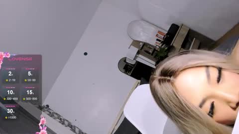 urHOT SABBY online show from March 10, 1:54 am