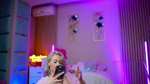 SabrinaJade online show from February 10, 5:33 am