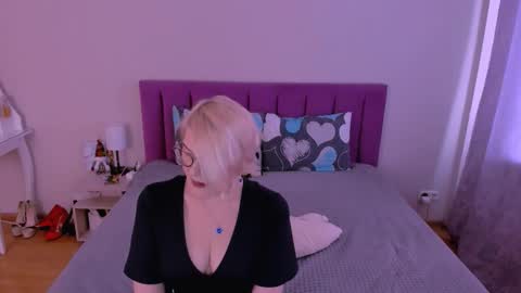 Sabrina MacMarren online show from February 5, 7:57 am