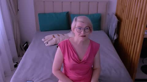 Sabrina MacMarren online show from March 5, 9:05 am