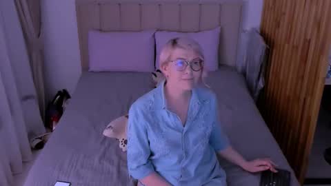 Sabrina MacMarren online show from March 13, 6:36 pm