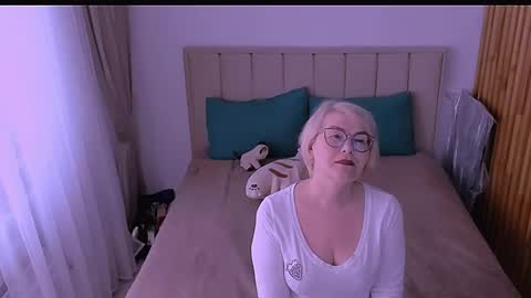 Sabrina MacMarren online show from April 28, 1:05 pm