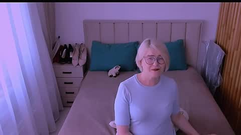 Snapshot of sabrinamacmarren chatting on May 5, 3:53 pm Sabrina MacMarren online show from May 5, 3:53 pm
