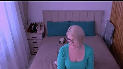 Snapshot of sabrinamacmarren chatting on May 6, 4:34 pm Sabrina MacMarren online show from May 6, 4:34 pm