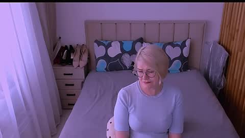 Snapshot of sabrinamacmarren chatting on May 7, 3:28 pm Sabrina MacMarren online show from May 7, 3:28 pm