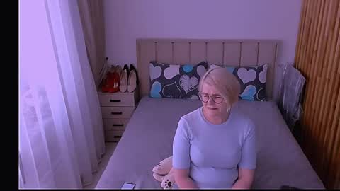 Snapshot of sabrinamacmarren chatting on May 11, 4:04 pm Sabrina MacMarren online show from May 11, 4:04 pm