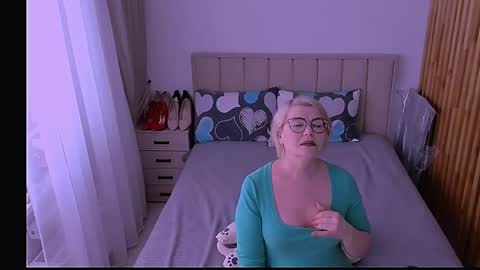 Snapshot of sabrinamacmarren chatting on May 12, 2:14 pm Sabrina MacMarren online show from May 12, 2:14 pm