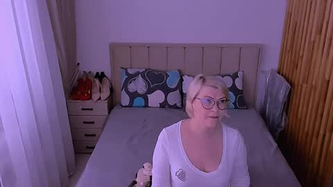 Snapshot of sabrinamacmarren chatting on May 16, 10:58 am Sabrina MacMarren online show from May 16, 10:58 am