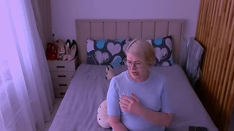 Snapshot of sabrinamacmarren chatting on May 22, 10:21 am Sabrina MacMarren online show from May 22, 10:21 am
