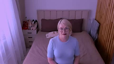 Snapshot of sabrinamacmarren chatting on May 25, 2:23 pm Sabrina MacMarren online show from May 25, 2:23 pm