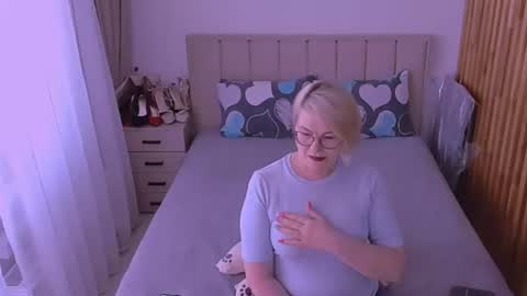 Snapshot of sabrinamacmarren chatting on June 22, 2:03 pm Sabrina MacMarren online show from June 22, 2:03 pm