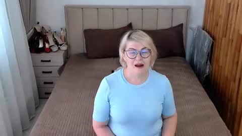 Snapshot of sabrinamacmarren chatting on July 2, 3:07 pm Sabrina MacMarren online show from July 2, 3:07 pm
